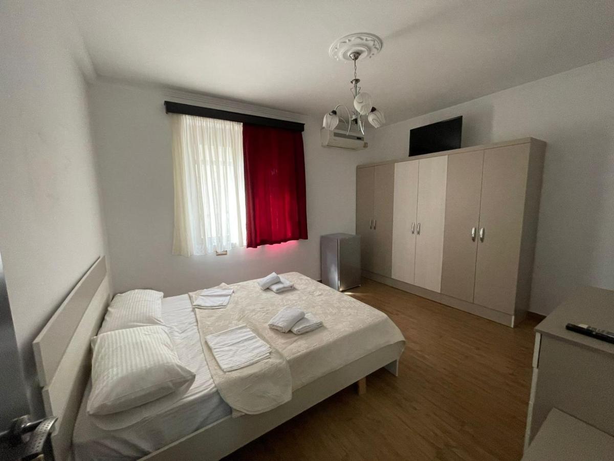 Centre Hotel Берат Экстерьер фото