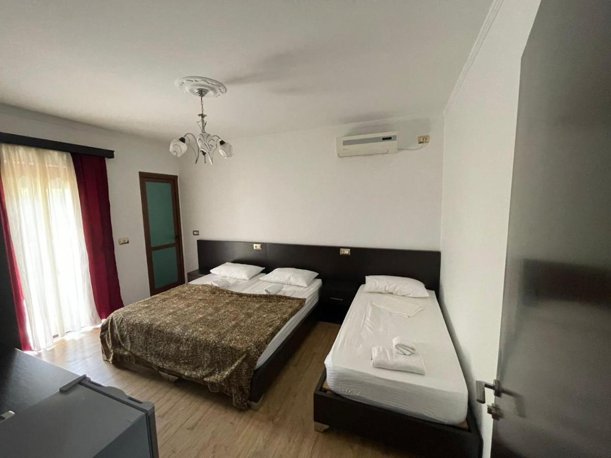 Centre Hotel Берат Экстерьер фото