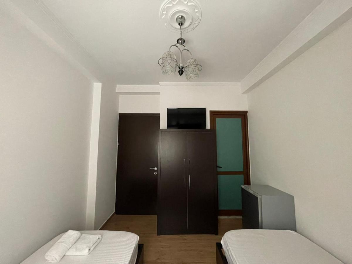 Centre Hotel Берат Экстерьер фото