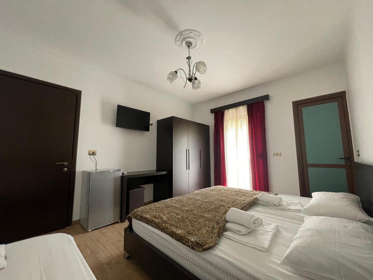 Centre Hotel Берат Экстерьер фото