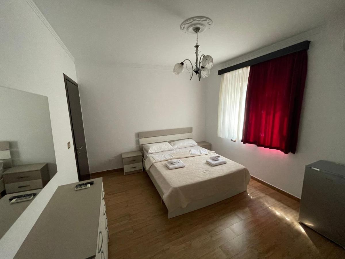 Centre Hotel Берат Экстерьер фото