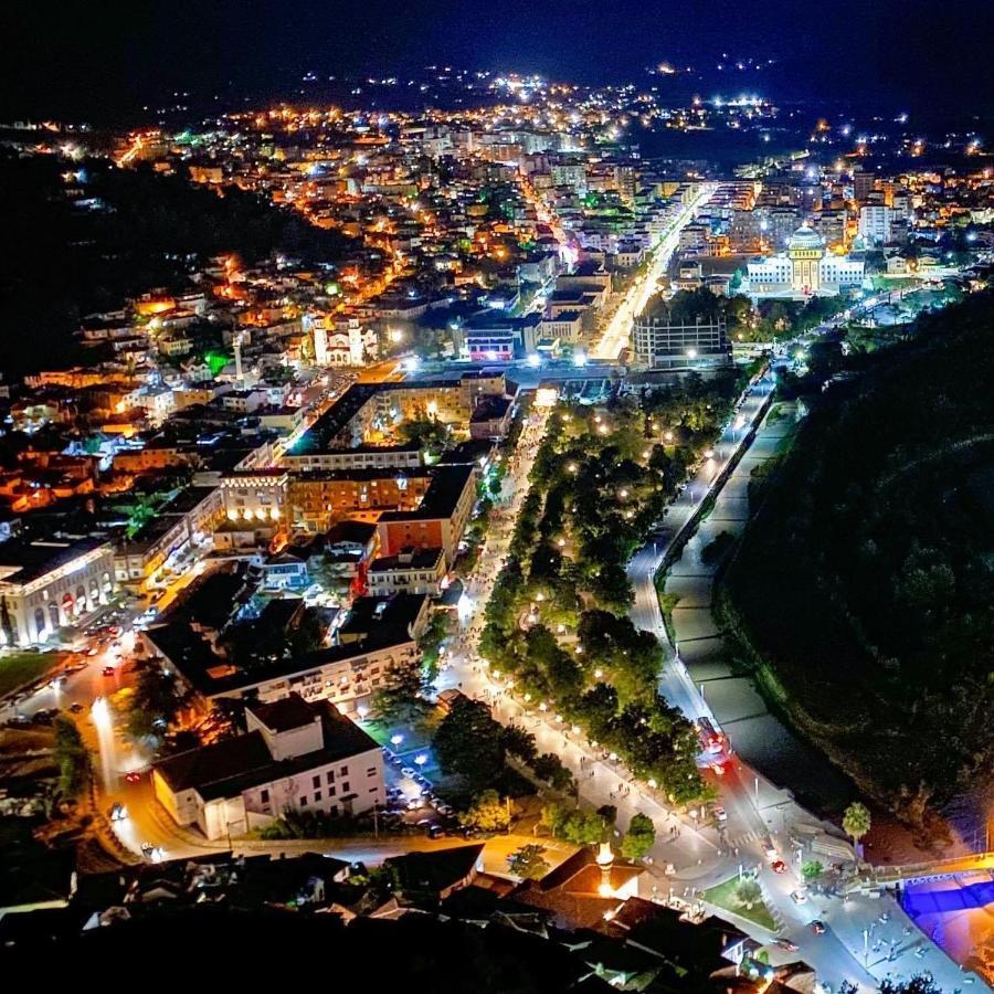 Centre Hotel Берат Экстерьер фото